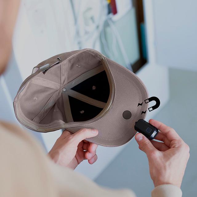 BEAM, taupe (Unisex-Cap mit Magnet-LED)