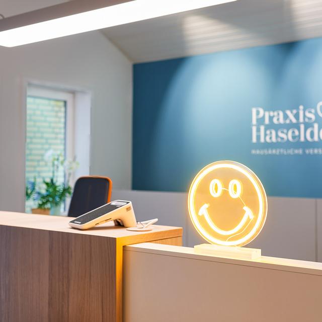 KEEP SMILING! (Leuchtobjekt)