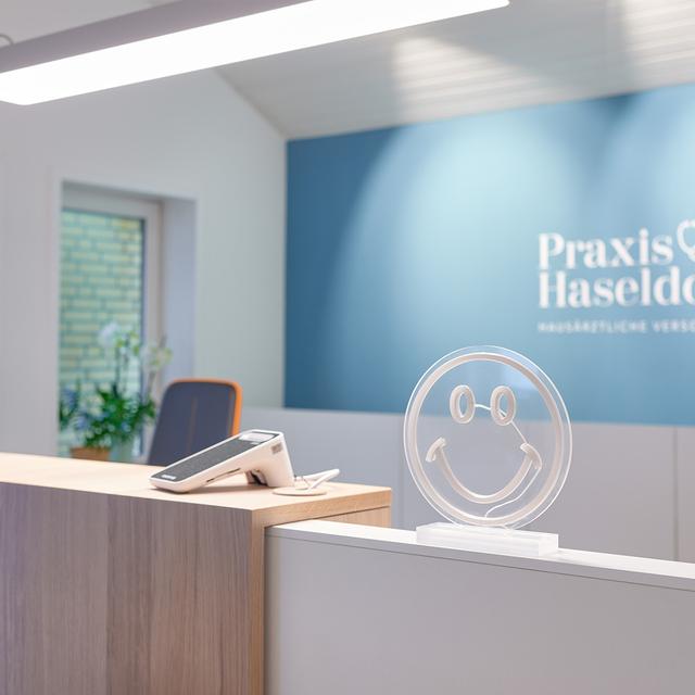 KEEP SMILING! (Leuchtobjekt)